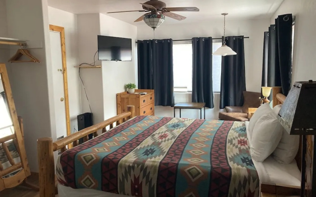 Creekside Lodge and Cabins