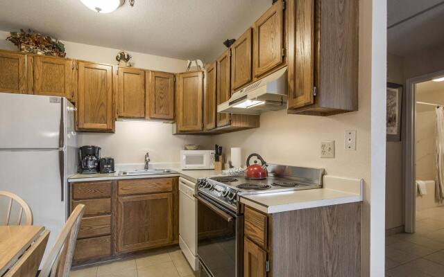 Carriage House Condominiums by All Seasons Resort Lodging