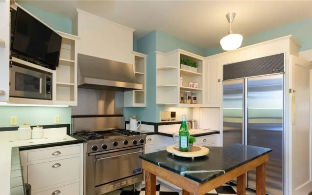 Anne Haven Spacious Retreat DT Seattle