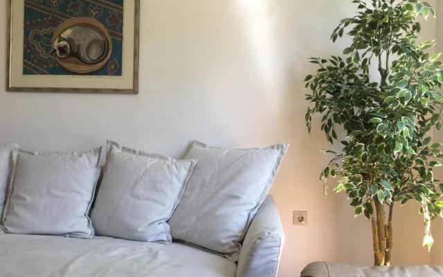 Central 5 Room Apartment