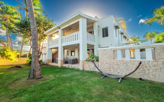 Newly Renovated 8 Bedroom Ocean Front Villa with Pool