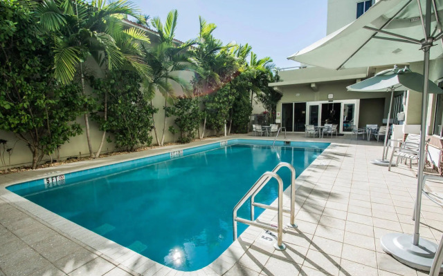Comfort Suites Miami Airport North