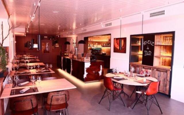 Hotel-Rotisserie La Tour Rouge