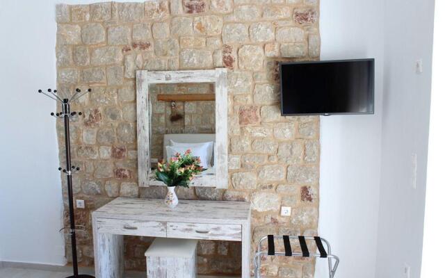 Haraki Stone Apartments