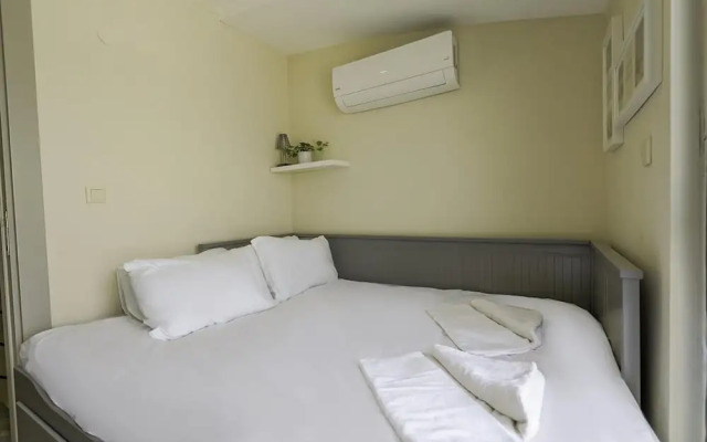 Flat w Shared Pool and Balcony 8 min to Beach
