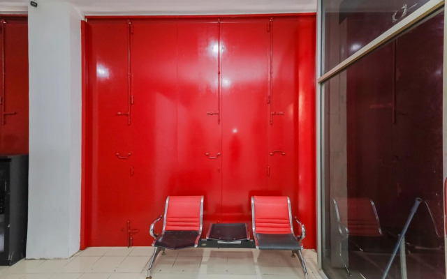 RedDoorz near Pasar Lama Serang
