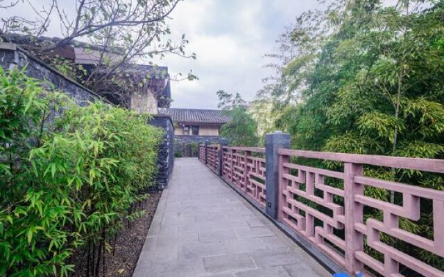 Mount Emei View Hot Spring Soup House