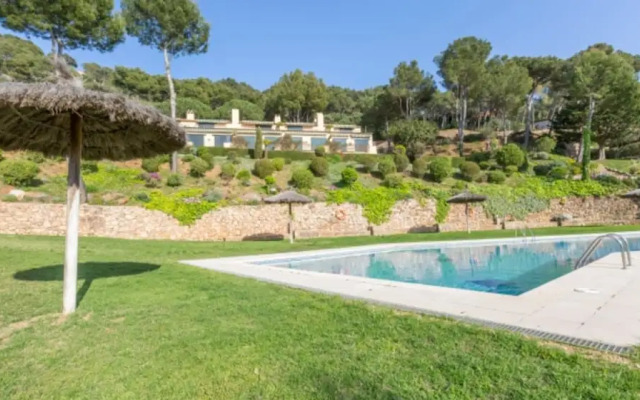 Apartment - 4 Bedrooms with Pool - 107696