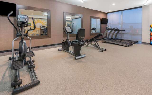 La Quinta Inn and Suites by Wyndham Houston Spring South