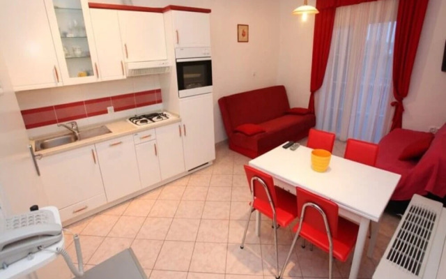 Viola - With Pool - A3