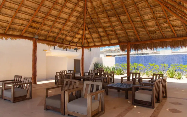 2 Bedrooms Ocean View Condo