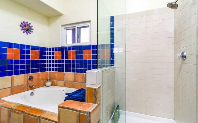 La Quinta House by RedAwning