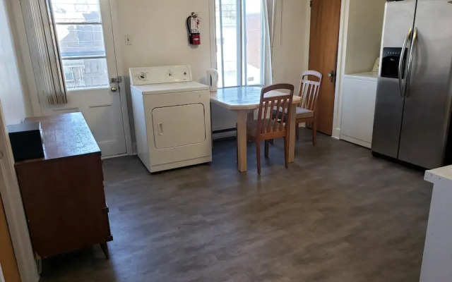 Apartment near Metro Monk Station