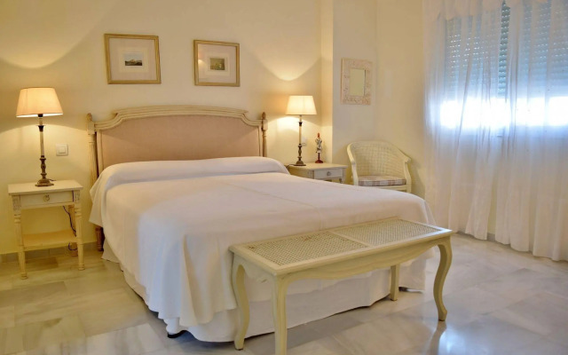 Apartamentos y Casas Serinamar Marbella