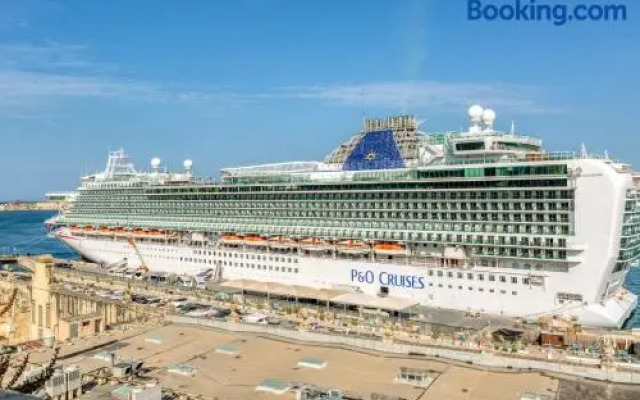 Floriana Suite-hosted by Sweetstay