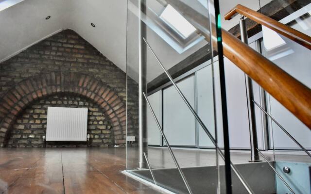 Newly Renovated 2 Bedroom Georgian House in Fairview
