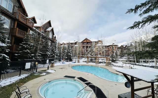 Mountain Retreat - Heated Pool & Hot-tub