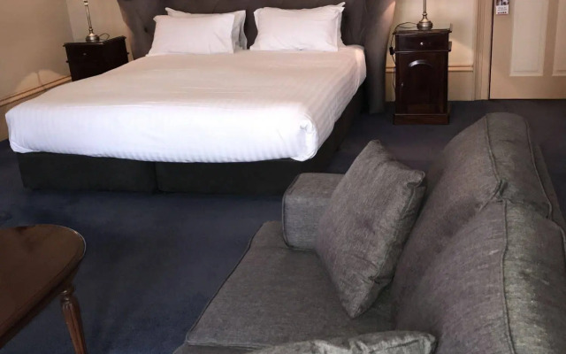 The Macquarie Hotel