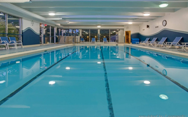 Four Points by Sheraton Point Edward Sarnia