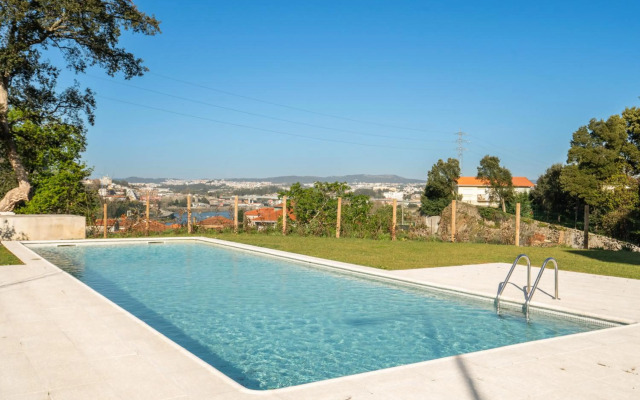 Luxurious Impressive Apartment - Balcony and Pool