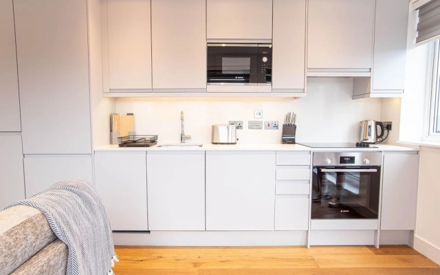 Windsor Castle Two-bedroom Apartment by Belvilla