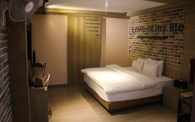 Ariel Hotel