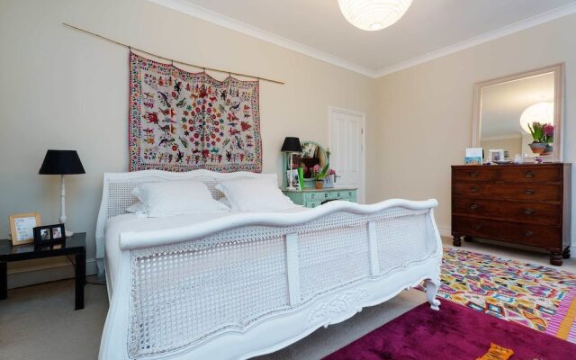 Rylett Crescent Family House
