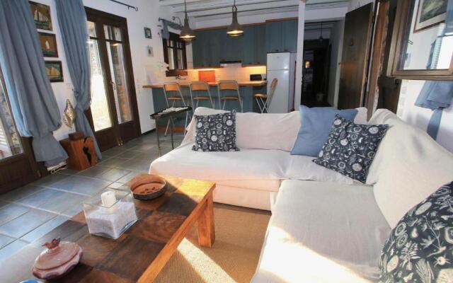 Villa Thymari - 4 bedroom beachfront luxury on private beach