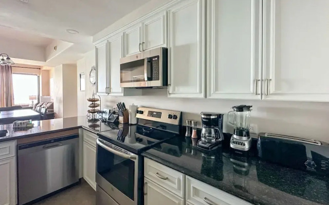 Beach Bliss Retreat 2BR Beachfront Condo