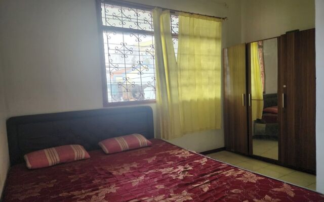 OYO Life 93979 Gubeng Homestay Syariah