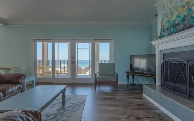C-Glass by Meyer Vacation Rentals