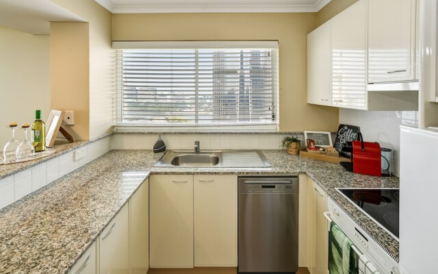 CBD Luxury Oasis, Botanical Gardens & River Views