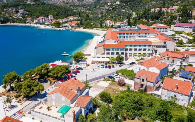 Nice Home in Slano With 6 Bedrooms and Wifi