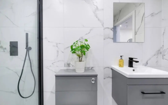 Luxury 1 & 2 bed Apartment free parking