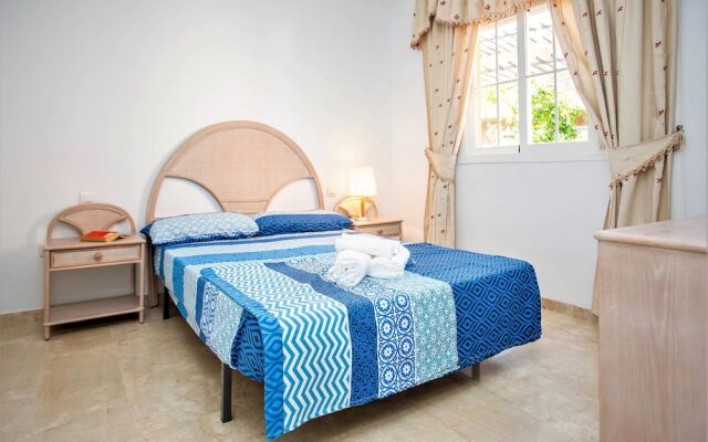 3 bed apartment close to beach BB43