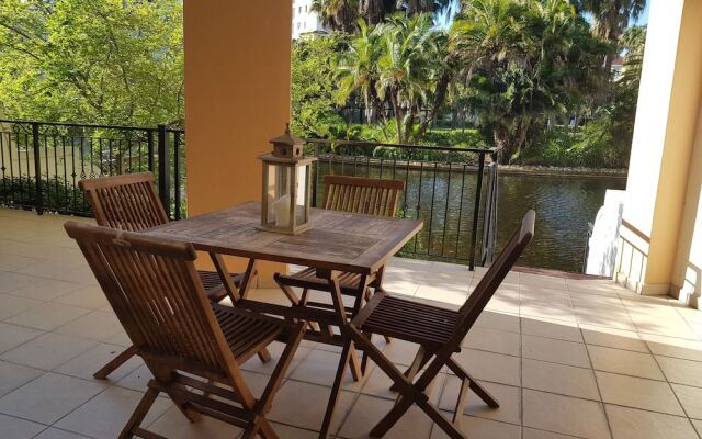 Luxurious Apartment in Century City