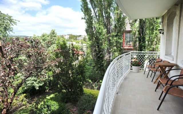 Hillside Premium Apartments