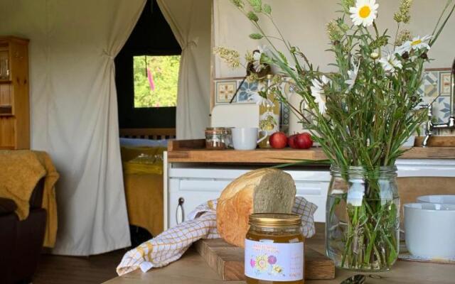 Brackenhill Glamping - Safari Tent with Hot Tub