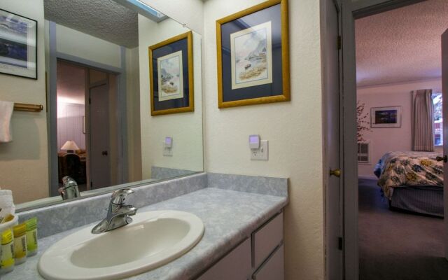 Summit 41 Spacious and Stones Throw to Eagle Lodge by RedAwning