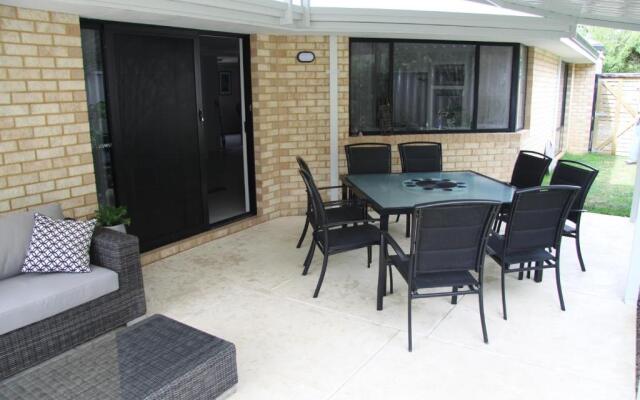 Warnbro Beach Family Accommodation