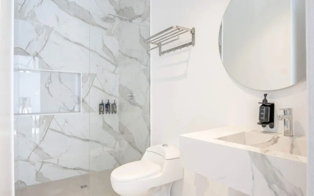 w Elegant 2BR w Majestic Terrace in CTG