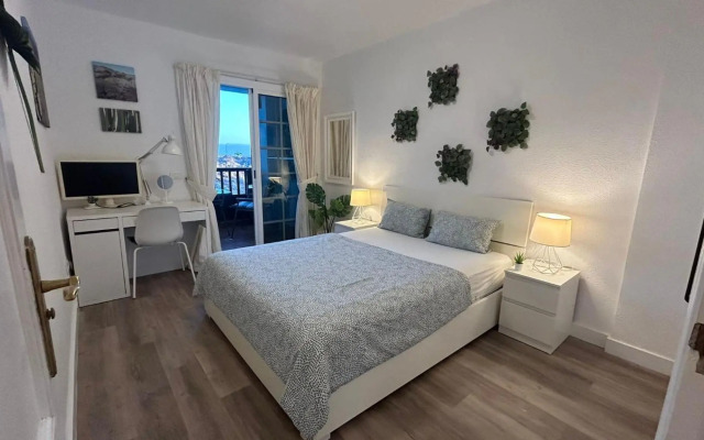 Hübsche Ferienwohnung mit 2 Schlafzimmern, Pool und WLAN, Strandnähe