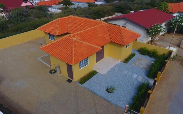Roncado Cheerful-3 Bedroom Home Aruba