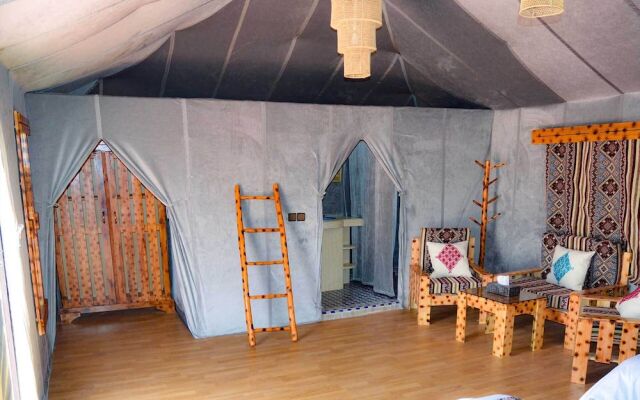 Relaxing desert camp