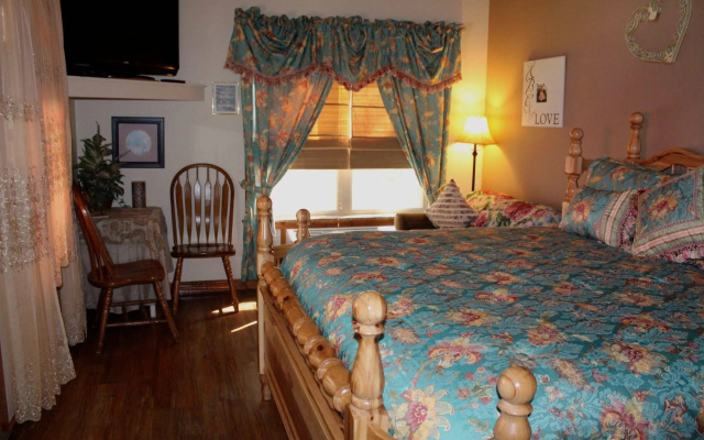 All Seasons Treehouse Village