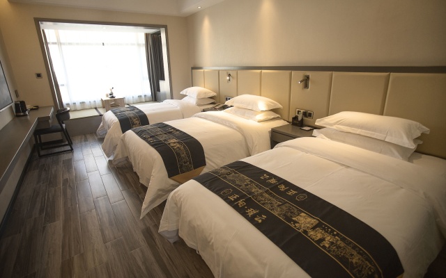 Wing Hotel Guilin - Central Square
