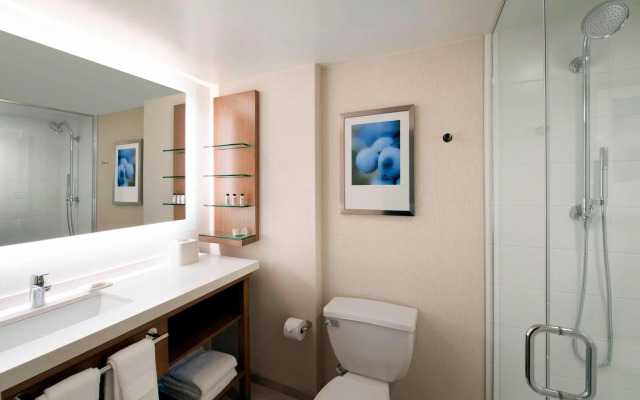 Delta Hotels by Marriott Seattle Everett