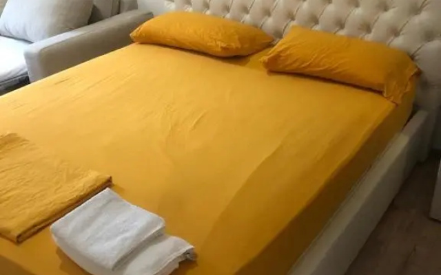 Supercentral one room flat, 16 min to Bergamo airport