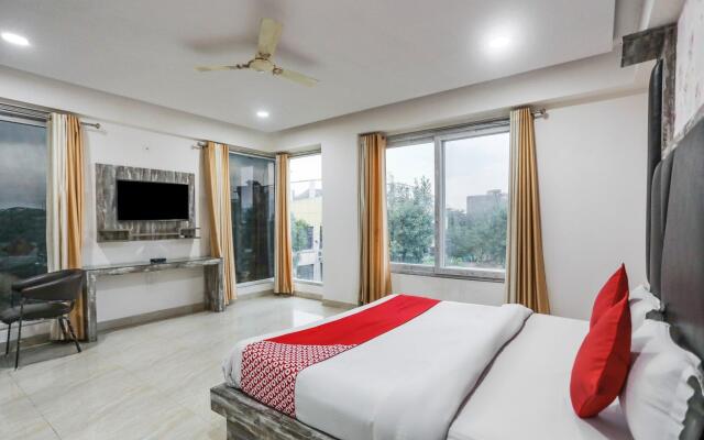 OYO Townhouse 22956 Hotel Grand Residency