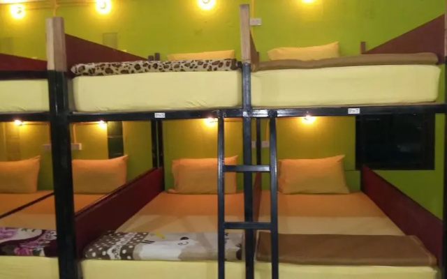 Om Ganesh Hostel - Adults Only